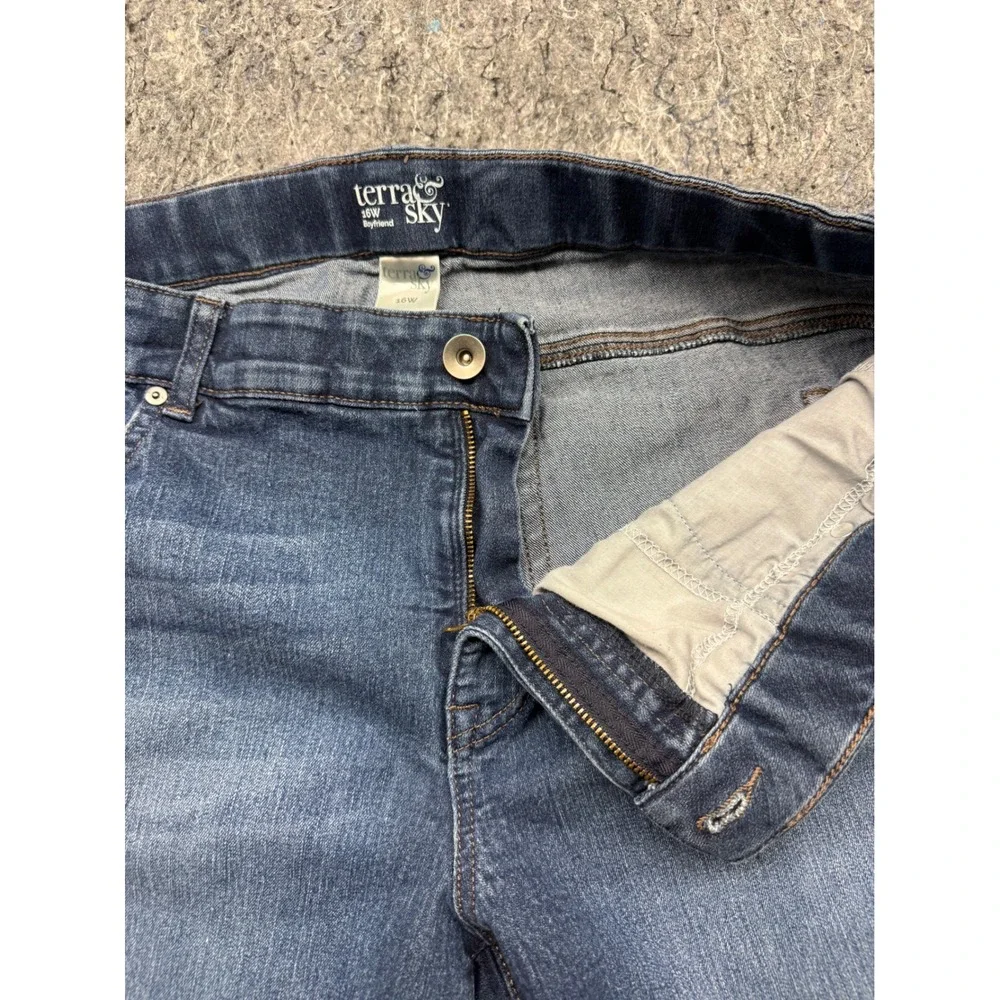 Terra & Sky Womens 16W Boyfriend Capri Jeans Medium Wash Stretch Denim TS28831SW